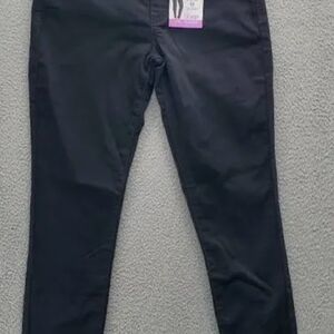 Signature Levi Strauss 6M Black Pull-on Skinny Pants